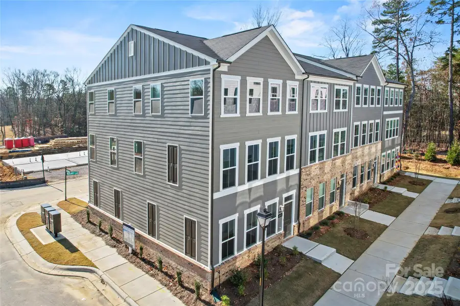 Condo located in Charlotte, NC showcasing its design and architecture (Image 5).