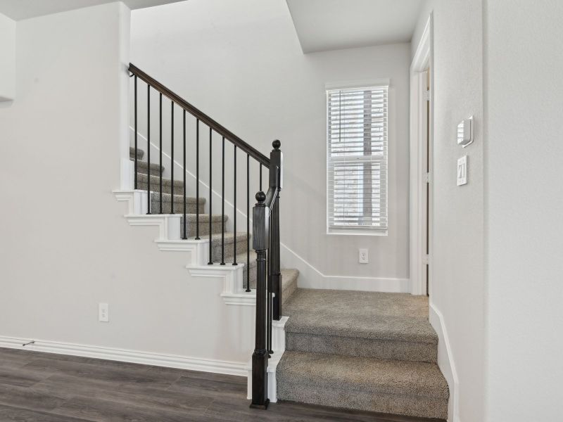 Spacious, unfurnished interior of a new home in Oak Ridge Park, Corinth (Image 8).
