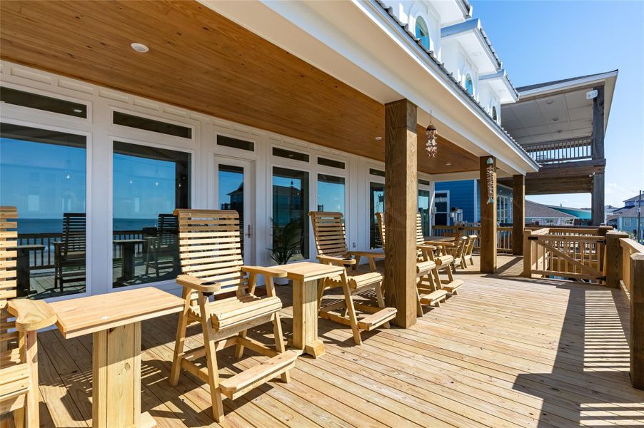 Exterior details and patio area of a home in , Bolivar Peninsula (Image 23).