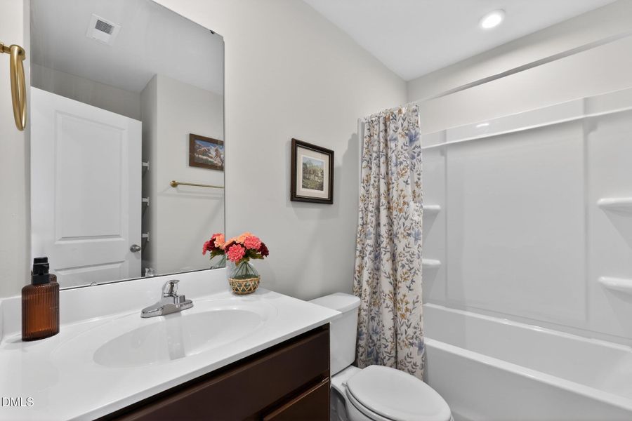 15_424_Emerald_Shire_Wy-Bathroom-3--1 15_424_Emerald_Shire_Wy-Bathroom-3--1