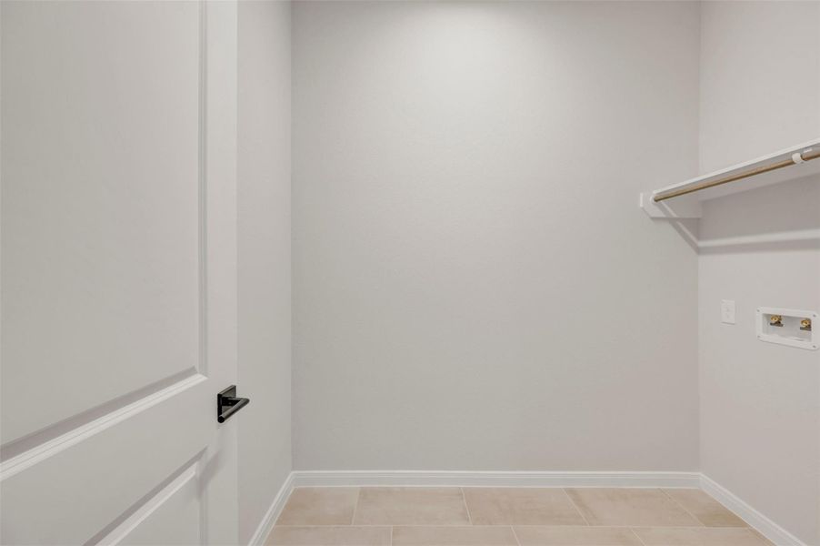 Spacious, unfurnished interior of a new home in , League City (Image 38).