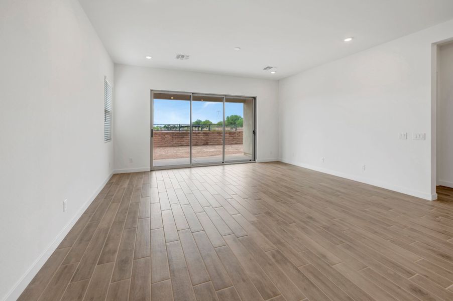 Spacious, unfurnished interior of a new home in Terraza, San Tan Valley (Image 26).