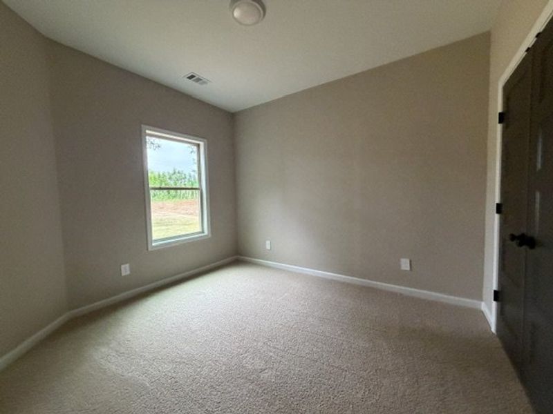Spacious, unfurnished interior of a new home in Oakview, Pine Mountain (Image 16).