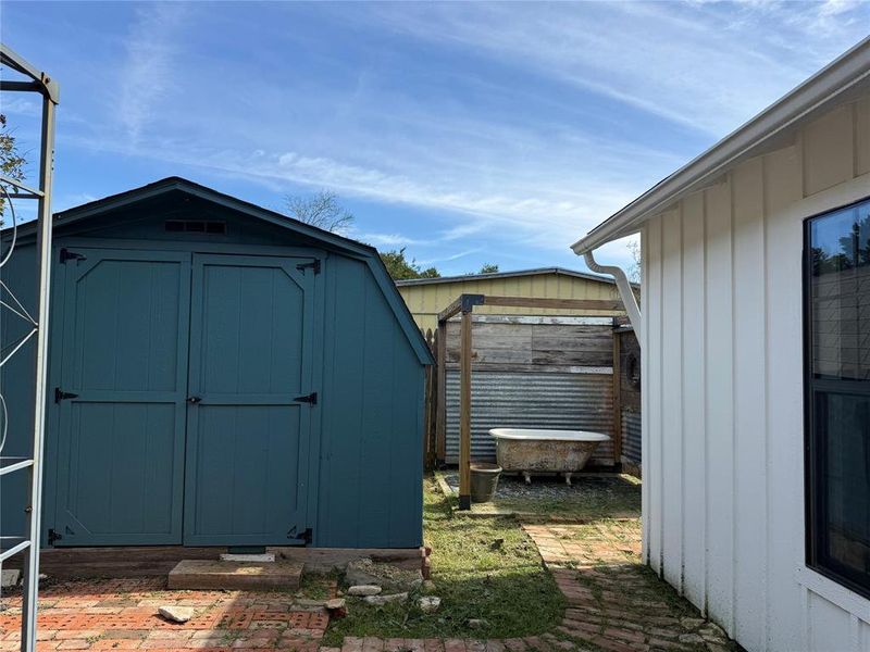 Exterior details and patio area of a home in , Whitney (Image 21).