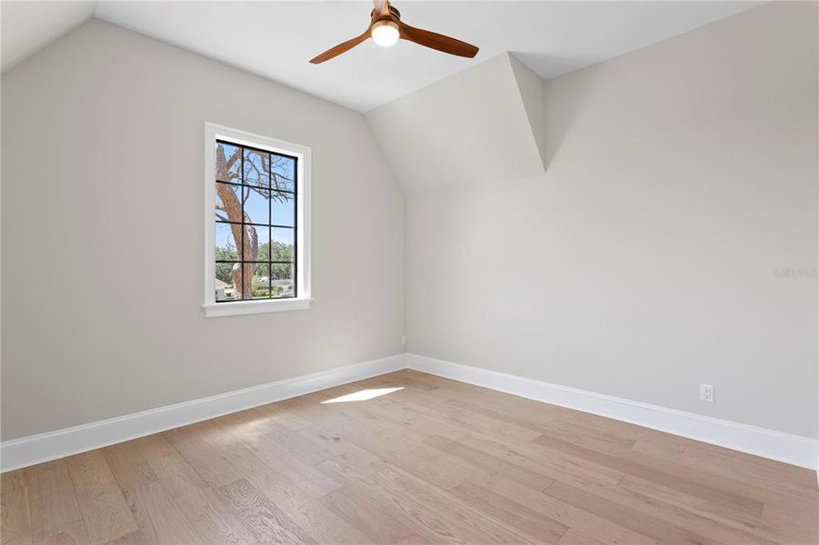 Spacious, unfurnished interior of a new home in , Tampa (Image 18).