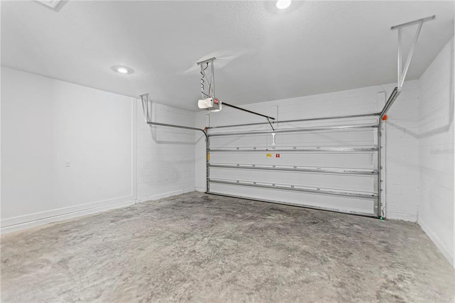 Spacious, unfurnished interior of a new home in Cresswind at Hammock Oaks, Lady Lake (Image 26).