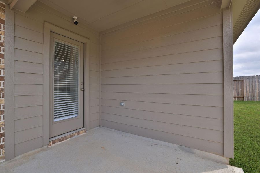 Covered patio, nice private spot! Covered patio, nice private spot!