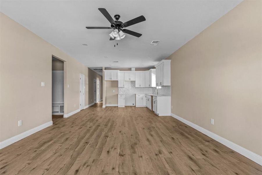 Spacious, unfurnished interior of a new home in , Corsicana (Image 9).