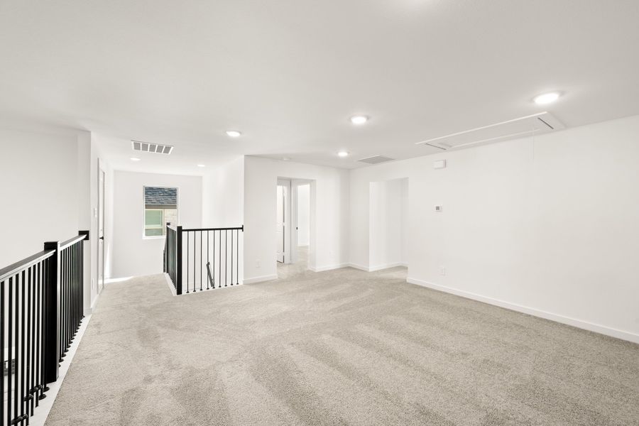 Spacious, unfurnished interior of a new home in Country Hollow Sales Phase 1, Willow Park (Image 20).