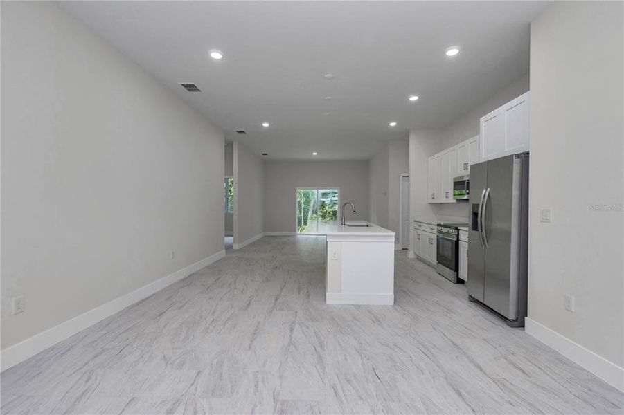 Spacious, unfurnished interior of a new home in , Dunnellon (Image 13).