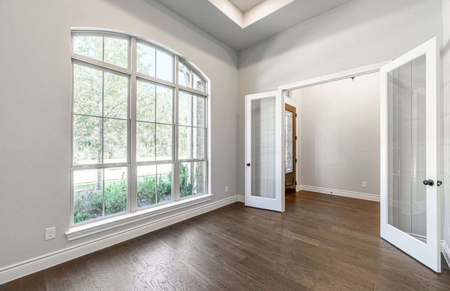 Representative unfurnished interior of a home built from the 3358 by Ravenna Homes in Artavia 70′, Conroe (Image 22).