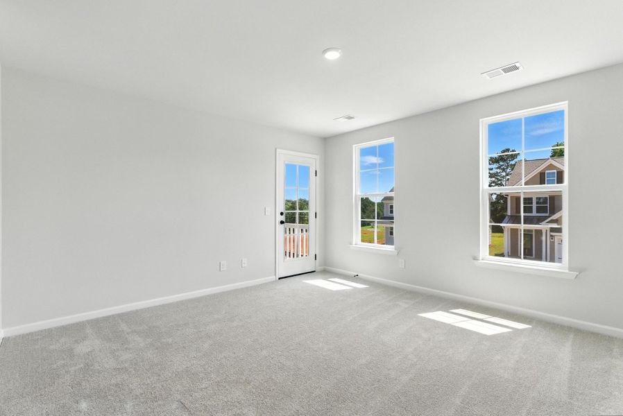 Spacious, unfurnished interior of a new home in Six Oaks, Summerville (Image 36).