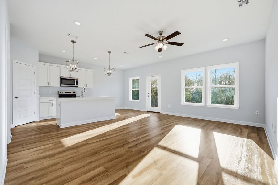 Spacious, unfurnished interior of a new home in McCarthy Estates, Defuniak Springs (Image 28).