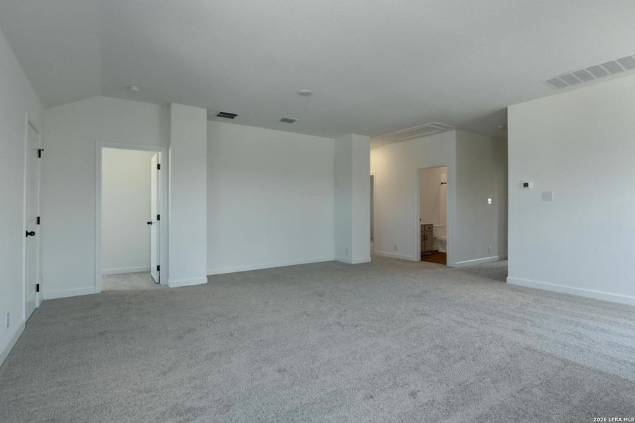 Spacious, unfurnished interior of a new home in Arcadia Ridge, San Antonio (Image 23).