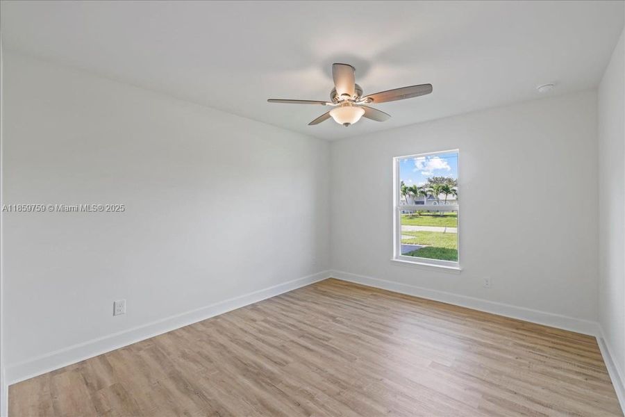 Spacious, unfurnished interior of a new home in Cape Coral, Cape Coral (Image 21).