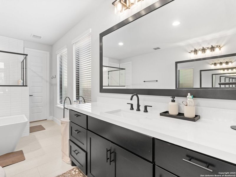 Furnished interior view inside a new home in Balcones Creek 70', Boerne (Image 27). Furnished interior view inside a new home in Balcones Creek 70', Boerne (Image 27).