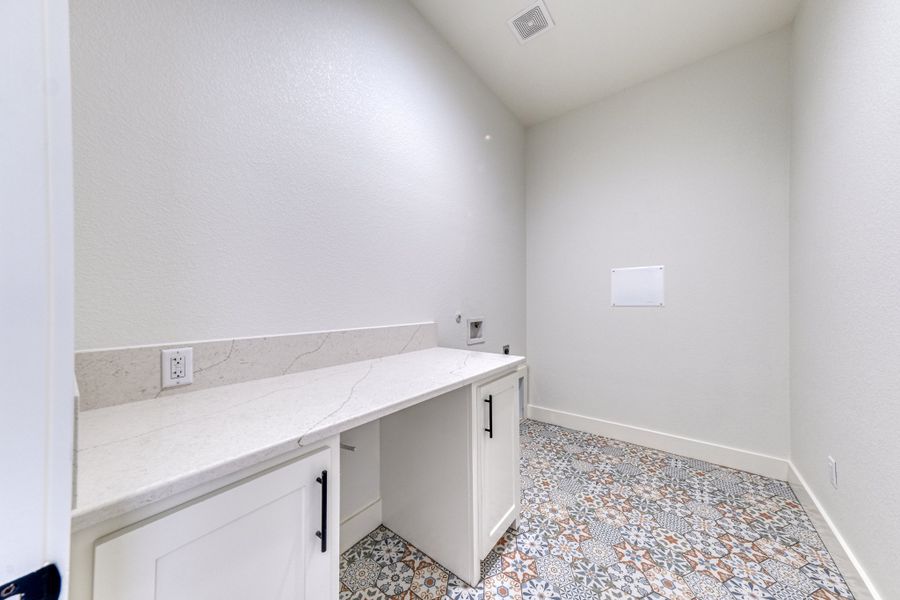 Representative furnished interior of a home built from the Jarrett 1 by Zeal Home Builders in Saddle Crest Estates, Weatherford (Image 12).