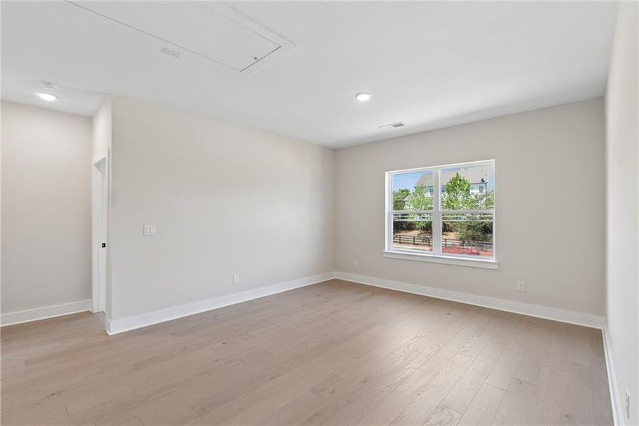 Spacious, unfurnished interior of a new home in Havencroft, Woodstock (Image 16).