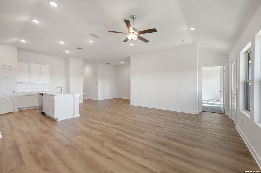 Spacious, unfurnished interior of a new home in Paloma Park, Converse (Image 21).