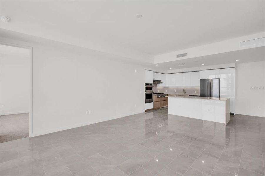 Spacious, unfurnished interior of a new home in , St. Petersburg (Image 58).