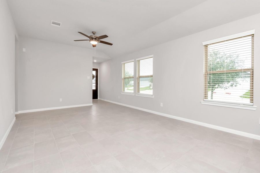 Spacious, unfurnished interior of a new home in Montgomery Ridge: Landmark Collection, Montgomery (Image 16). Spacious, unfurnished interior of a new home in Montgomery Ridge: Landmark Collection, Montgomery (Image 16).