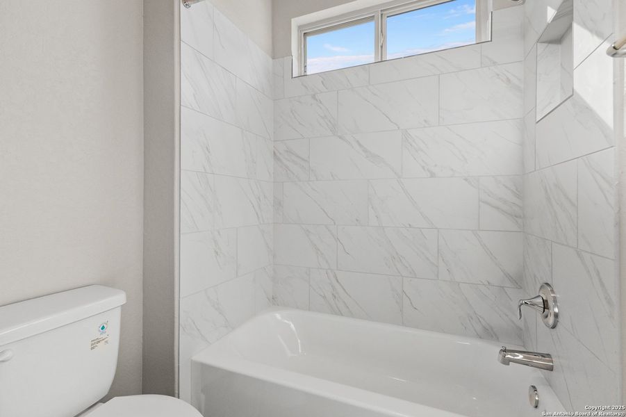 Furnished interior view inside a new home in Pradera Ridge, Floresville (Image 9). Furnished interior view inside a new home in Pradera Ridge, Floresville (Image 9).