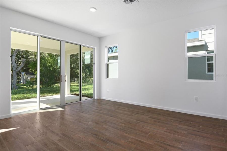 Spacious, unfurnished interior of a new home in Seasons at Shores of Lake Dell, Dundee (Image 14).