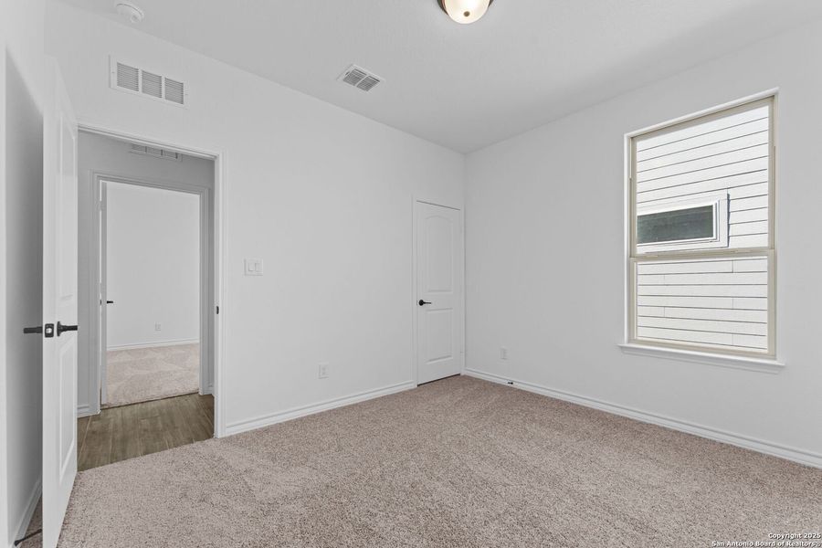 Spacious, unfurnished interior of a new home in Lily Springs, Seguin (Image 20).