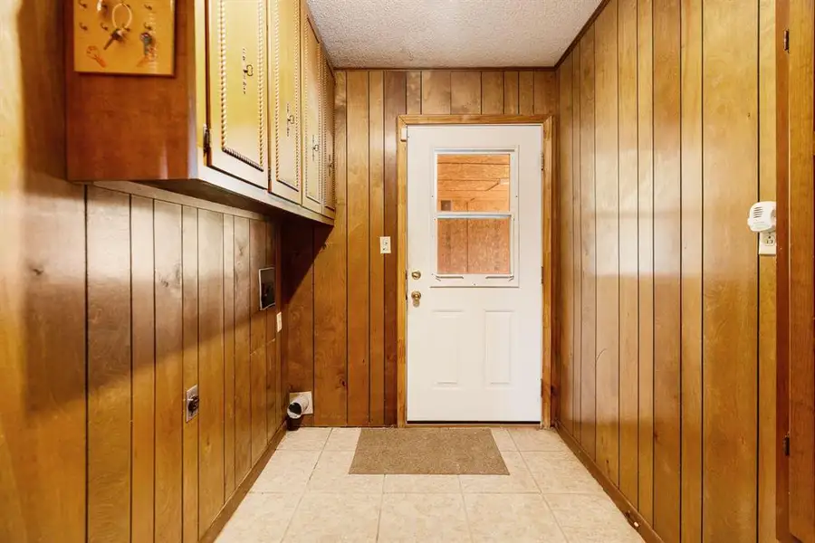 Image 33 of a home in . Image 33 of a home in .
