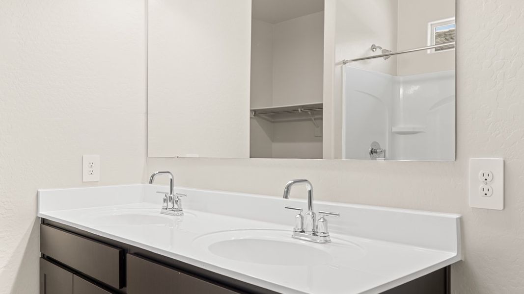 Close-up of interior finishes inside a home in Rio Rancho Estates, Wittmann (Image 11).