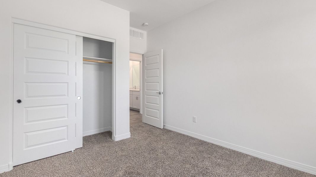 Representative unfurnished interior of a home built from the Sedona - Plan H50T7 by D.R. Horton in Sahuarita Acres, Sahuarita (Image 32).