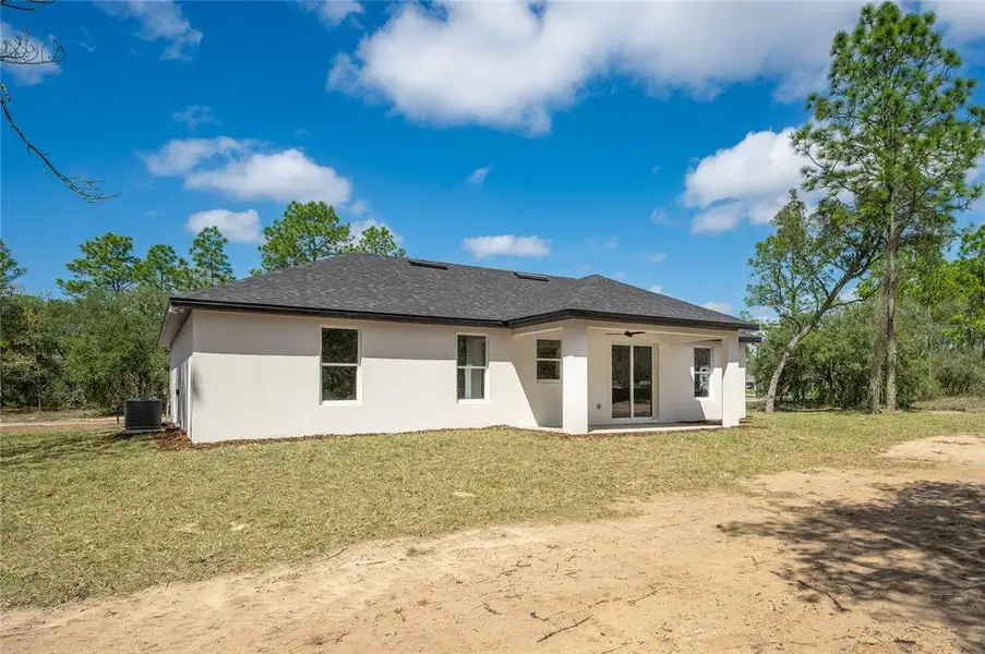 Exterior details and patio area of a home in , Dunnellon (Image 3). Exterior details and patio area of a home in , Dunnellon (Image 3).