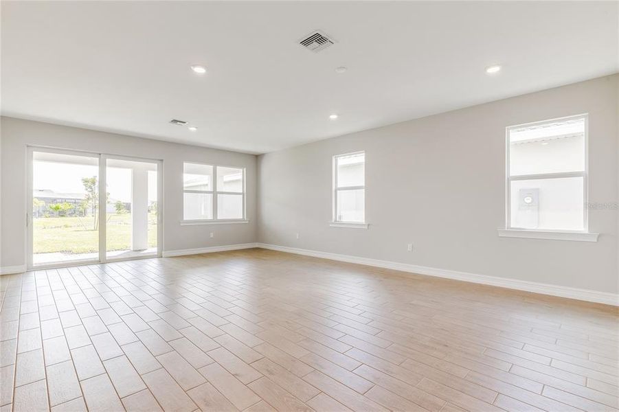 Spacious, unfurnished interior of a new home in Coral Lakes - Tradition & Express, Punta Gorda (Image 11).