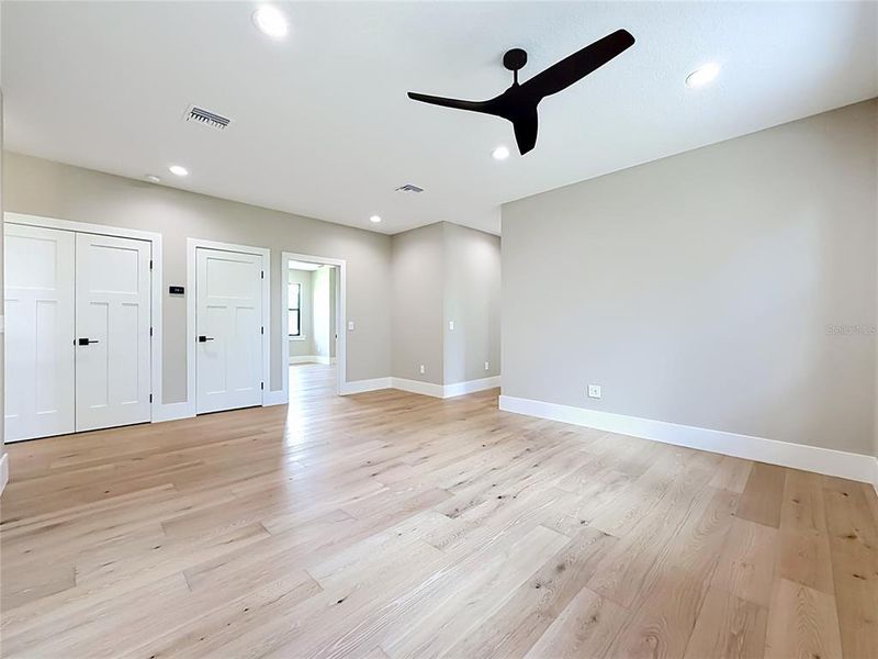 Spacious, unfurnished interior of a new home in , Howey-in-the-Hills (Image 37).
