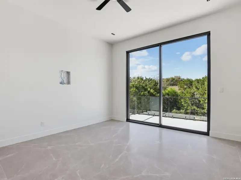 Spacious, unfurnished interior of a new home in , San Antonio (Image 25).