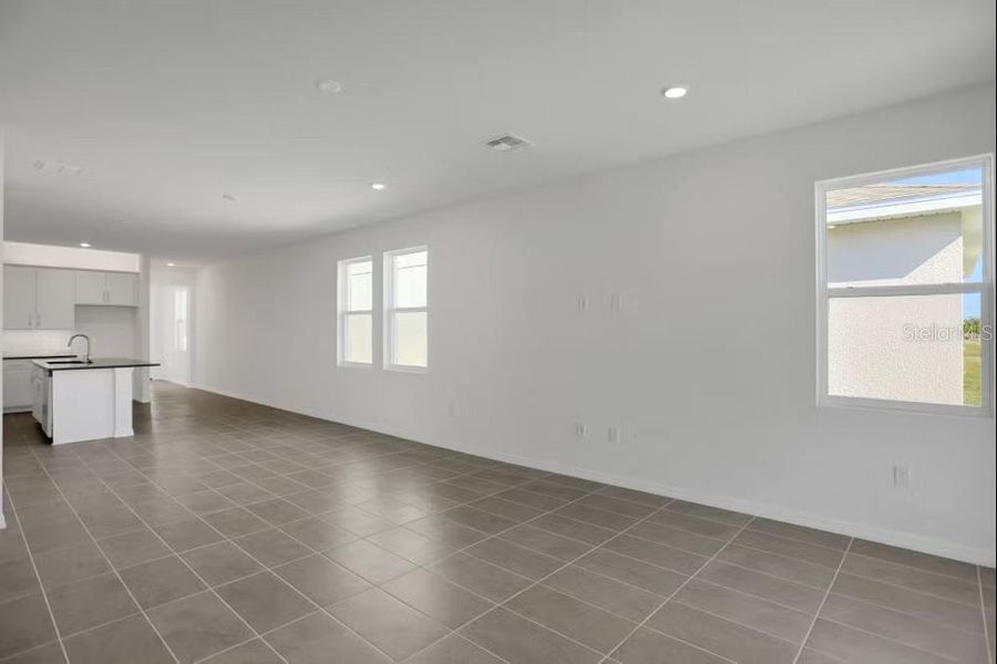 Spacious, unfurnished interior of a new home in Turnleaf, Punta Gorda (Image 9).