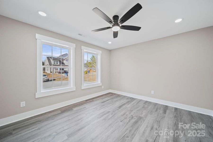 Spacious, unfurnished interior of a new home in , Peachland (Image 28).