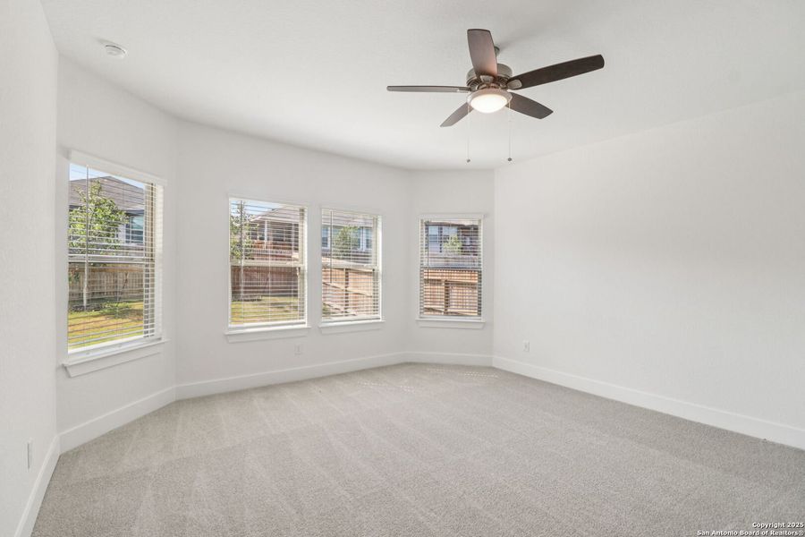 Spacious, unfurnished interior of a new home in Comanche Ridge, San Antonio (Image 33). Spacious, unfurnished interior of a new home in Comanche Ridge, San Antonio (Image 33).