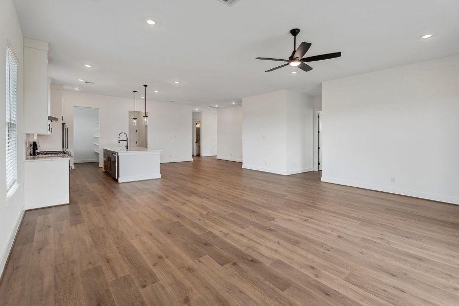 Spacious, unfurnished interior of a new home in , Iowa Colony (Image 12).