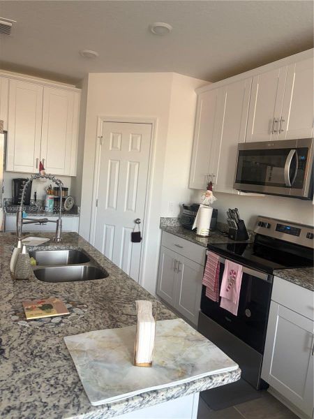 Furnished interior view inside a new home in , Haines City (Image 9).
