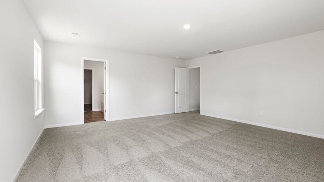 Spacious, unfurnished interior of a new home in Hunters Ridge, Woodruff (Image 37).