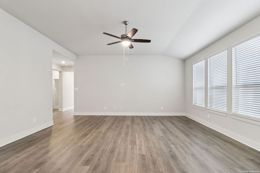 Spacious, unfurnished interior of a new home in Sagebrooke - Premier Series, San Antonio (Image 27).