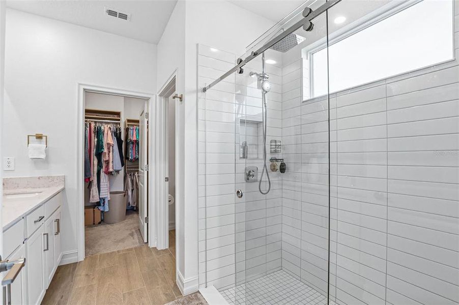 Furnished interior view inside a new home in , Lutz (Image 40).