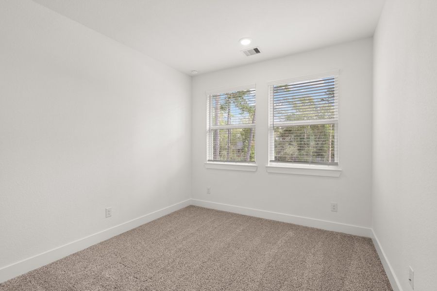 Spacious, unfurnished interior of a new home in Santa Rita Ranch, Liberty Hill (Image 24).