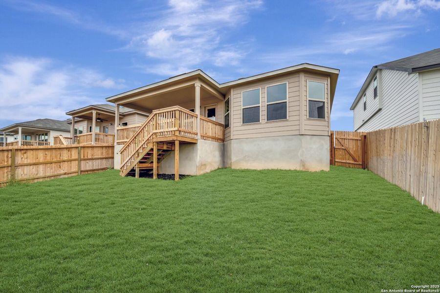 Exterior details and patio area of a home in Mesquite Ridge, San Antonio (Image 17).