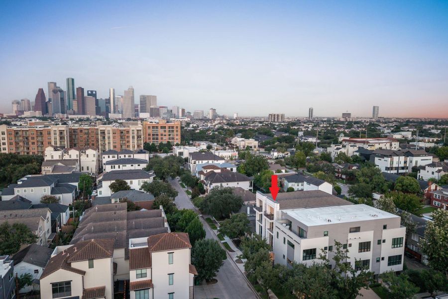 Located on a quiet neighborhood street, yet so close to everything! World class dining is within walking distance. Theater, cocktails, shopping--you're right in the middle of the beating heart of the city! Located on a quiet neighborhood street, yet so close to everything! World class dining is within walking distance. Theater, cocktails, shopping--you're right in the middle of the beating heart of the city!