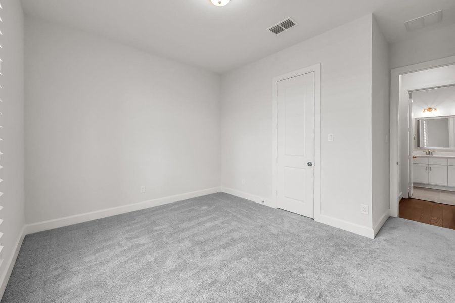 Spacious, unfurnished interior of a new home in The Meadows at Imperial Oaks, Conroe (Image 11). Spacious, unfurnished interior of a new home in The Meadows at Imperial Oaks, Conroe (Image 11).