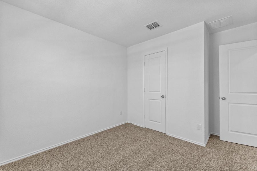 Spacious, unfurnished interior of a new home in Valverde, Bastrop (Image 16).