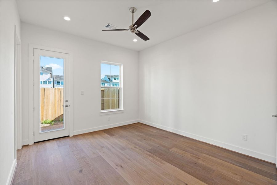 Spacious, unfurnished interior of a new home in , Houston (Image 14).