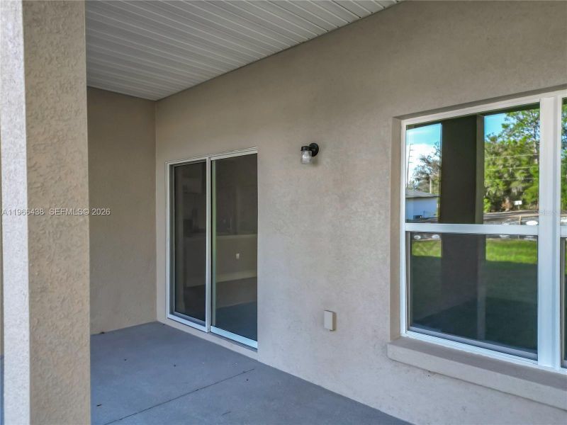 Exterior details and patio area of a home in , Citrus Springs (Image 4).